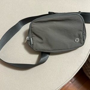 Lululemon everywhere belt bag